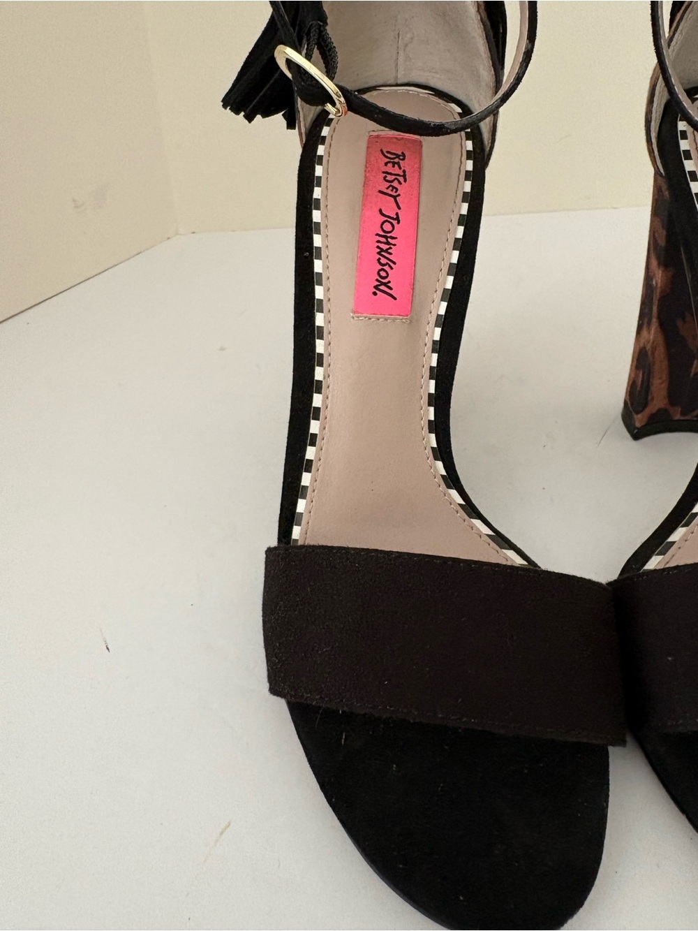 Betsey Johnson Rakko Leopard Print Block Heels. Black suede strap/tassels. Sz.6 - Picture 2 of 14